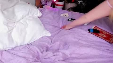    i am here online show from 02/10/26, 08:29