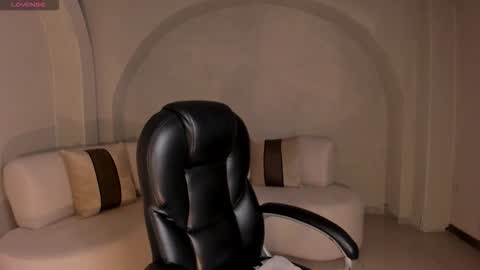 Snapshot of ambercolors_ chatting on 12/01/25, 07:52 Amber online show from 12/01/25, 07:52