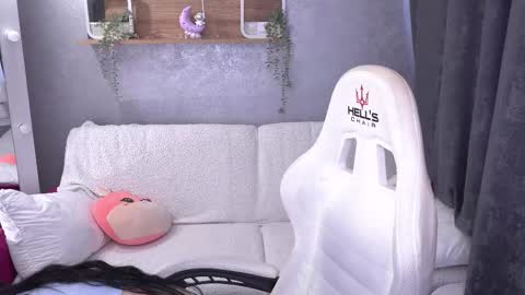 Anna online show from 10/28/25, 07:01