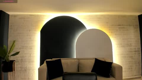 Amber Fox online show from 11/25/25, 12:05