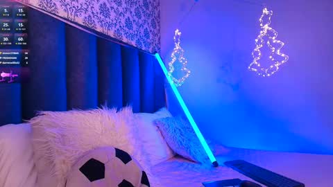 Snapshot of ambermoss_ chatting on 12/11/24, 10:47 Amber online show from 12/11/24, 10:47