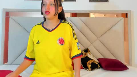 Snapshot of amberqueenx1 chatting on 02/17/26, 12:01 amberqueenx1 online show from 02/17/26, 12:01