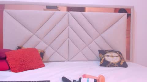 Snapshot of amberqueenx1 chatting on 02/21/26, 12:06 amberqueenx1 online show from 02/21/26, 12:06