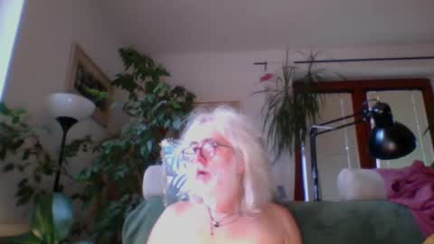Snapshot of amberr11 chatting on 12/19/24, 12:45 Amberr11 online show from 12/19/24, 12:45