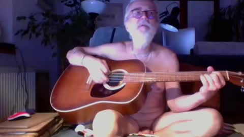 Snapshot of amberr11 chatting on 10/04/25, 09:46 Amberr11 online show from 10/04/25, 09:46