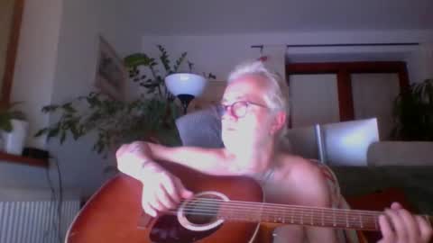 Snapshot of amberr11 chatting on 10/16/25, 11:06 Amberr11 online show from 10/16/25, 11:06