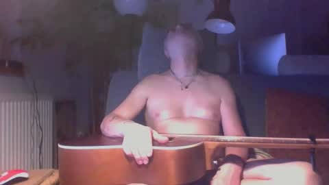 Snapshot of amberr11 chatting on 10/20/25, 10:32 Amberr11 online show from 10/20/25, 10:32