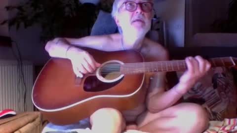 Snapshot of amberr11 chatting on 10/22/25, 10:53 Amberr11 online show from 10/22/25, 10:53