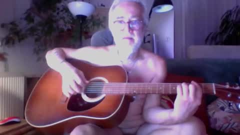 Snapshot of amberr11 chatting on 10/26/25, 11:31 Amberr11 online show from 10/26/25, 11:31