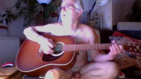 Snapshot of amberr11 chatting on 11/17/25, 12:05 Amberr11 online show from 11/17/25, 12:05