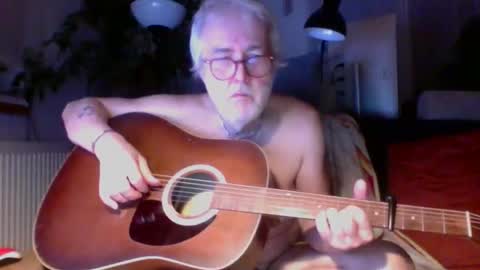 Snapshot of amberr11 chatting on 11/17/25, 11:32 Amberr11 online show from 11/17/25, 11:32