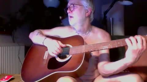 Snapshot of amberr11 chatting on 12/02/25, 11:45 Amberr11 online show from 12/02/25, 11:45