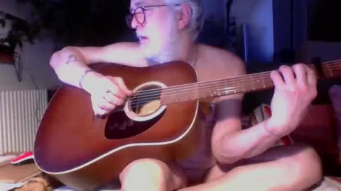 Snapshot of amberr11 chatting on 12/14/25, 11:42 Amberr11 online show from 12/14/25, 11:42