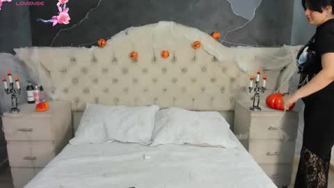 Amber Grey online show from 10/18/25, 12:39