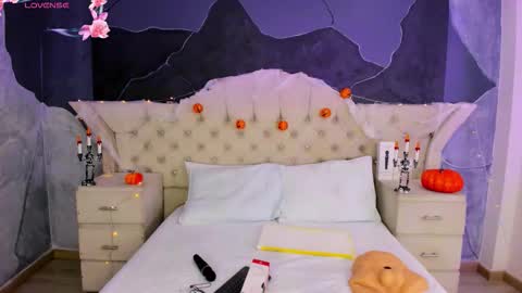 Amber Grey online show from 10/22/25, 06:18