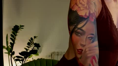 Snapshot of ambientmoon chatting on 12/22/25, 12:24 Moon inst 4mbientmoon online show from 12/22/25, 12:24