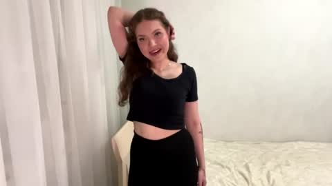 Mia online show from 06/15/26, 05:04