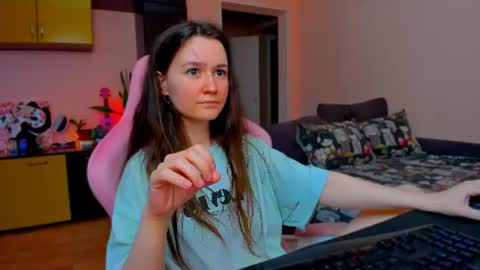Snapshot of ameli_moon chatting on 06/13/26, 04:49 Eileen online show from 06/13/26, 04:49