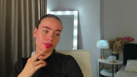 Snapshot of ameli_povilainn chatting on 10/13/25, 10:26 Ameli online show from 10/13/25, 10:26