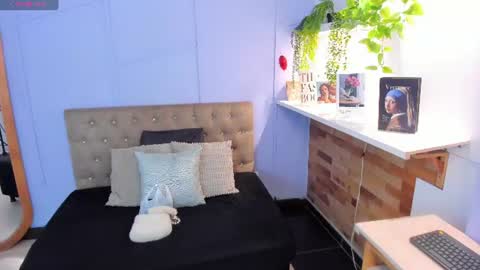 Amelia Adams online show from 07/18/26, 12:09