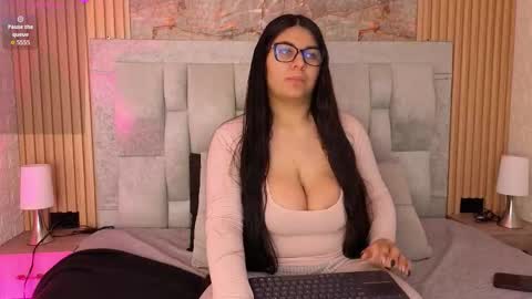 AMELIA CASTELL  online show from 03/16/26, 11:25