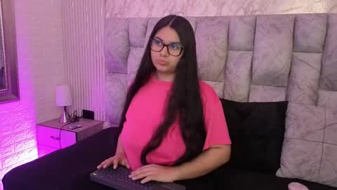 AMELIA CASTELL  online show from 04/17/26, 01:25