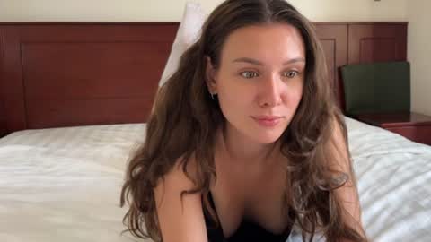 Snapshot of ameliahenderson chatting on 06/18/26, 11:20 Ameli online show from 06/18/26, 11:20