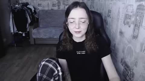 Snapshot of ameliakamishiro chatting on 01/05/25, 11:37 Amelia online show from 01/05/25, 11:37