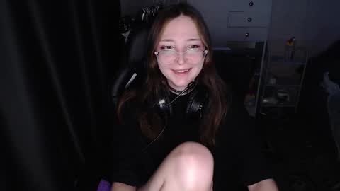 Snapshot of ameliakamishiro chatting on 12/20/25, 04:47 Amelia online show from 12/20/25, 04:47
