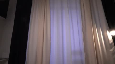 Amelia   online show from 12/21/25, 08:43