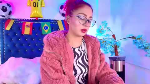 Snapshot of amelie_adamsx chatting on 07/13/26, 11:13 Amelie online show from 07/13/26, 11:13