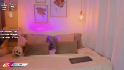 Snapshot of amelie_gonzalez chatting on 02/11/25, 11:12 online show from 02/11/25, 11:12