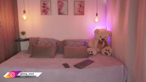 Snapshot of amelie_gonzalez chatting on 09/22/25, 07:16 online show from 09/22/25, 07:16