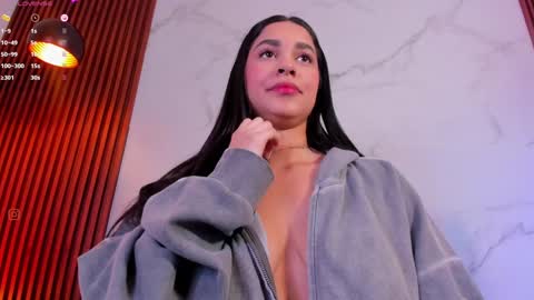 Snapshot of amelie_leigh chatting on 12/18/24, 07:15 Alejandra online show from 12/18/24, 07:15