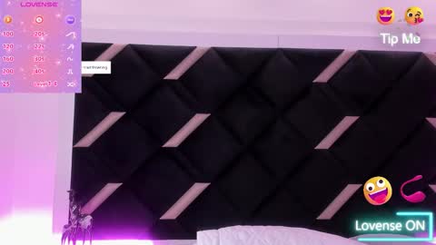 Amelie online show from 03/25/26, 01:06