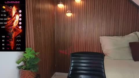 Snapshot of amelieaxie chatting on 02/12/25, 07:02 Isabella online show from 02/12/25, 07:02