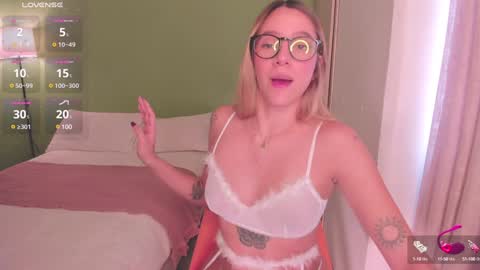 Snapshot of ameliegraham chatting on 01/24/25, 08:22 Amelie Graham online show from 01/24/25, 08:22