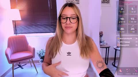 Amelie Graham online show from 11/24/25, 07:13