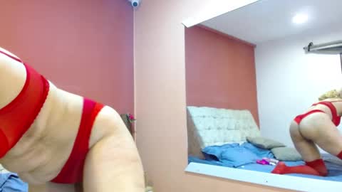 Snapshot of amelielux chatting on 02/11/26, 06:02 Amelie Lux online show from 02/11/26, 06:02