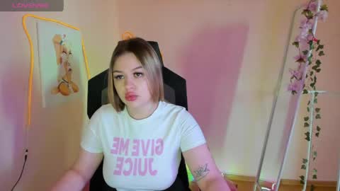 Amelie online show from 05/20/26, 01:34
