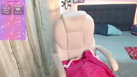 Amelie  online show from 11/01/25, 04:42