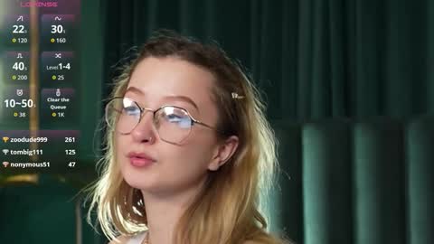 Amelie  online show from 03/21/26, 08:19