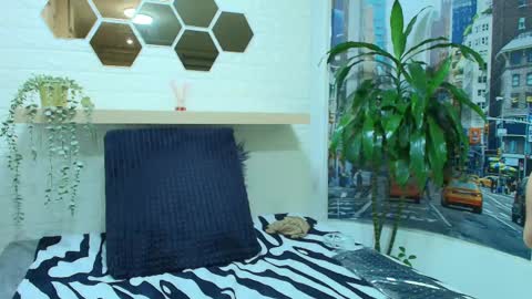 Amell Thomson online show from 02/14/25, 02:33