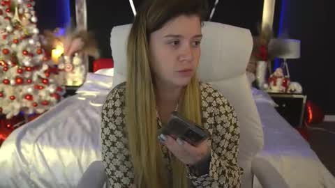 amellymillyy online show from 12/21/25, 07:15