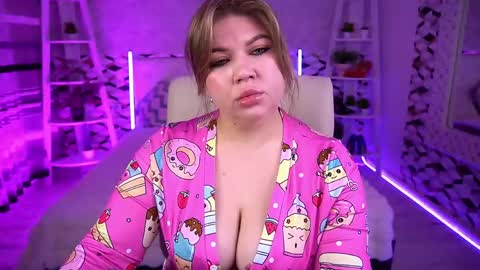 Snapshot of amellywhite chatting on 05/07/26, 12:32 Alina online show from 05/07/26, 12:32