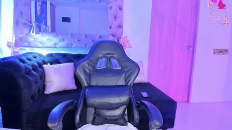 Snapshot of amelyamann chatting on 03/19/26, 01:04 online show from 03/19/26, 01:04