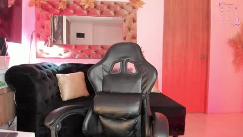 Snapshot of amelyamann chatting on 04/13/26, 12:10 online show from 04/13/26, 12:10