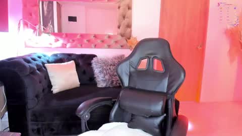 Snapshot of amelyamann chatting on 04/16/26, 12:39 online show from 04/16/26, 12:39