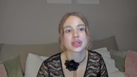 Snapshot of amelydoll18 chatting on 09/16/25, 09:16 Stefa online show from 09/16/25, 09:16