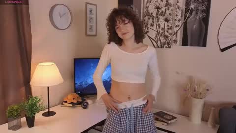 Snapshot of amfi_dust chatting on 05/28/26, 10:01 Alivia online show from 05/28/26, 10:01